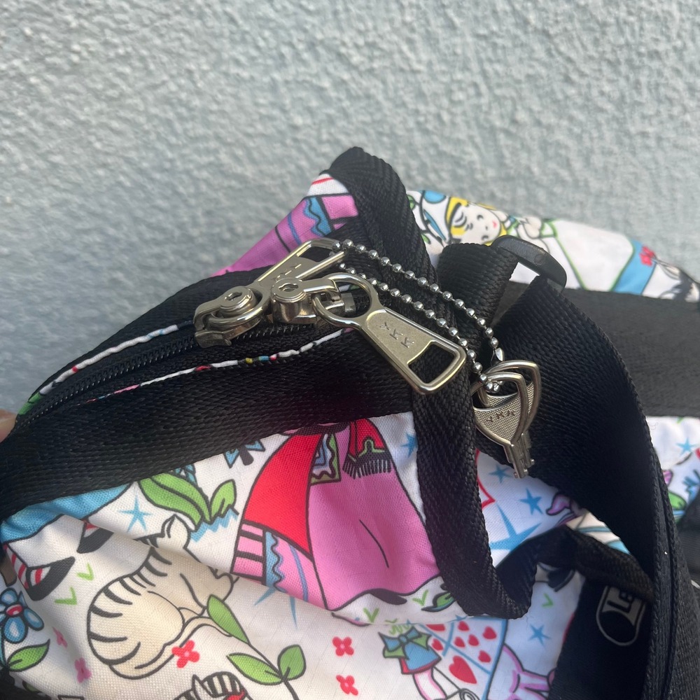 LeSportsac Disney Alice in Wonderland Large Weekender Duffel Bag Y2K - Picture 4 of 5